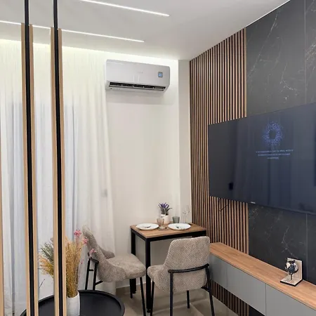 Elizabeth Luxury Apartment